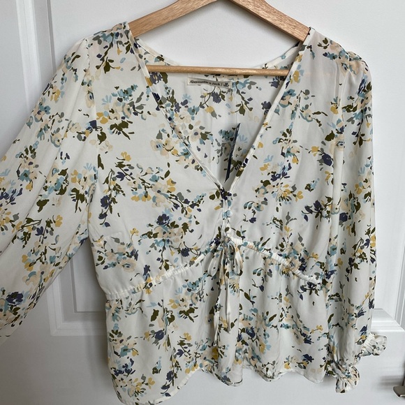NWT Abercrombie Blouse - Picture 1 of 6